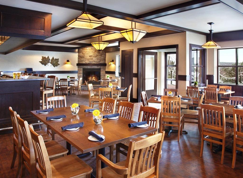 Deerhurst Resort Huntsville Restaurant photo